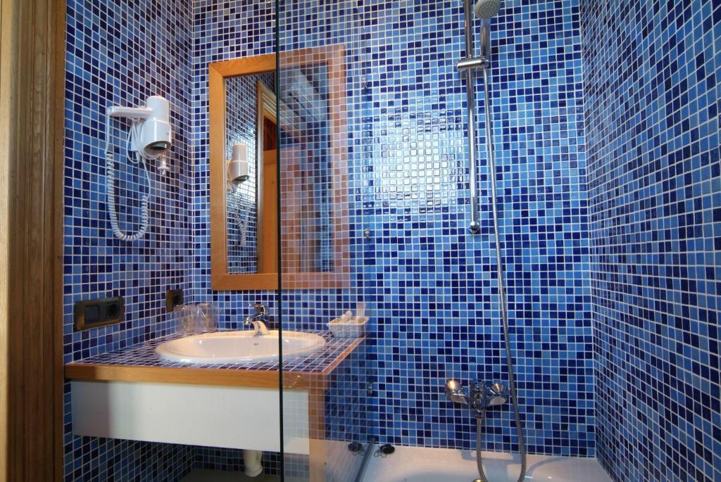 Hotel La Placa Garriguella Room photo