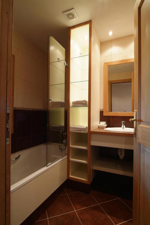 Hotel La Placa Garriguella Room photo