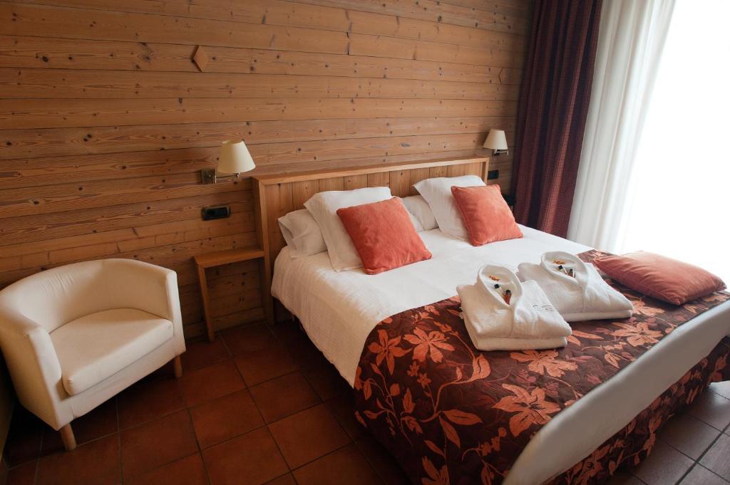 Hotel La Placa Garriguella Room photo